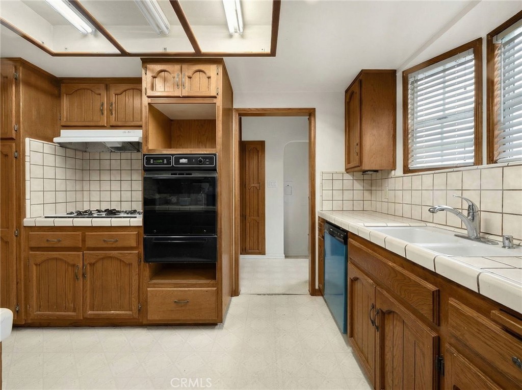 https://media.crmls.org/medias/612e5d3a-0c6a-49a8-8dcc-de5263697729.jpg?preset=X-Large