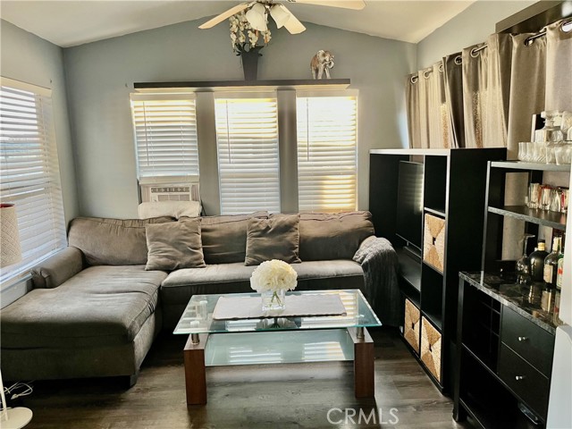 Detail Gallery Image 13 of 17 For 20315 Denker Ave #28,  Torrance,  CA 90501 - 1 Beds | 1 Baths
