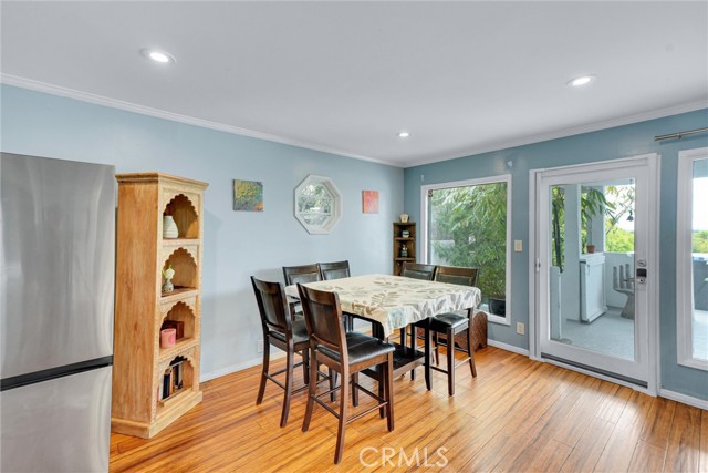 2025 Navy Street, Santa Monica CA: https://media.crmls.org/medias/61302b59-7574-460d-9b32-31f0e89abd66.jpg