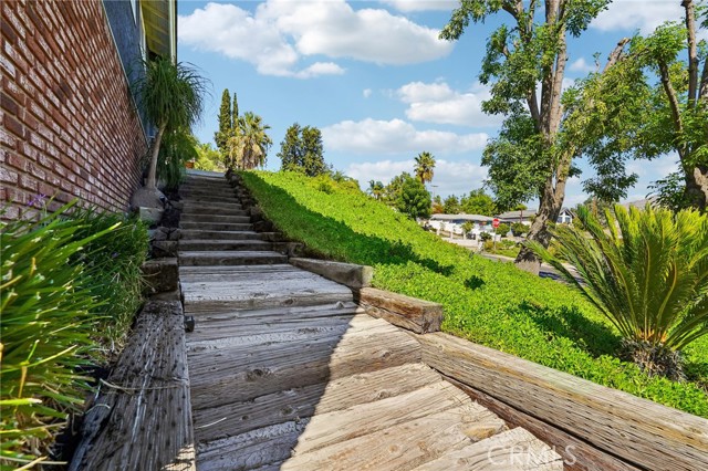 Detail Gallery Image 6 of 44 For 19205 Diplomat Ave, Corona,  CA 92881 - 3 Beds | 2 Baths