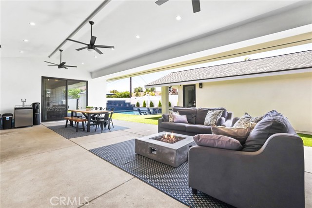 11221 Davenport Road, Rossmoor CA: https://media.crmls.org/medias/61309f02-144c-4510-a905-829fb9085ca3.jpg