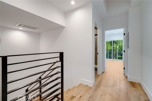 6201 La Mirada Avenue, Los Angeles CA: https://media.crmls.org/medias/6130cf6e-af5c-4e76-9d8d-208a2728b13d.jpg