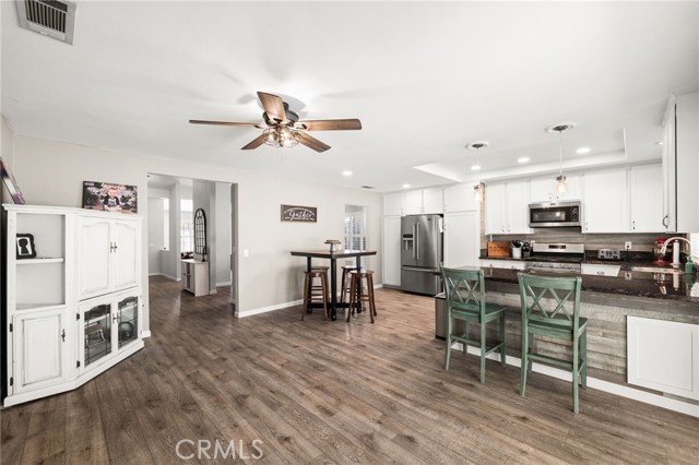 Detail Gallery Image 17 of 51 For 1370 Maywood Ave, Upland,  CA 91786 - 4 Beds | 3 Baths