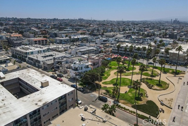 40 15th Street, Hermosa Beach CA: https://media.crmls.org/medias/6131335e-f796-47f0-8c3f-1baf77a24a99.jpg