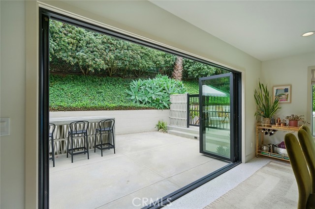 6360 E Vera Crest Drive, Long Beach CA: https://media.crmls.org/medias/6131dc51-b8dc-4782-838e-32cf903b3385.jpg