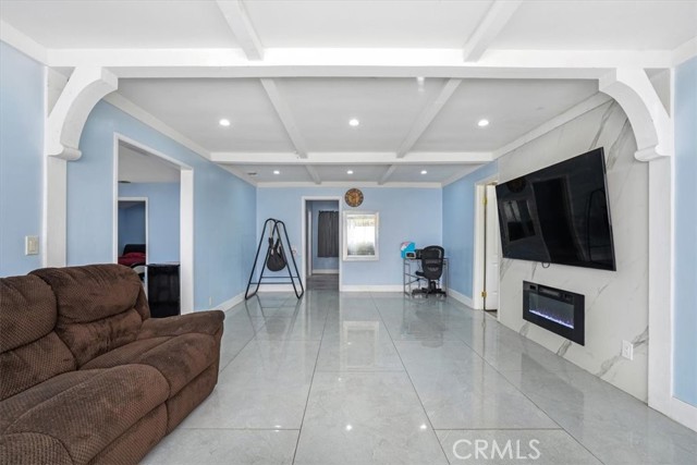 15330 Hart Street, Van Nuys CA: https://media.crmls.org/medias/613271db-278d-45d5-99b3-45bb6ab93b41.jpg
