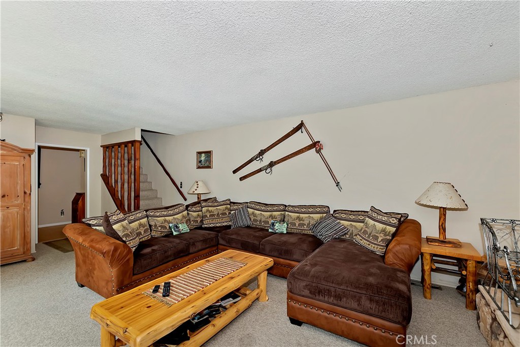 https://media.crmls.org/medias/61327f2d-84a7-440a-8d97-b3a332c9c1a4.jpg?preset=X-Large