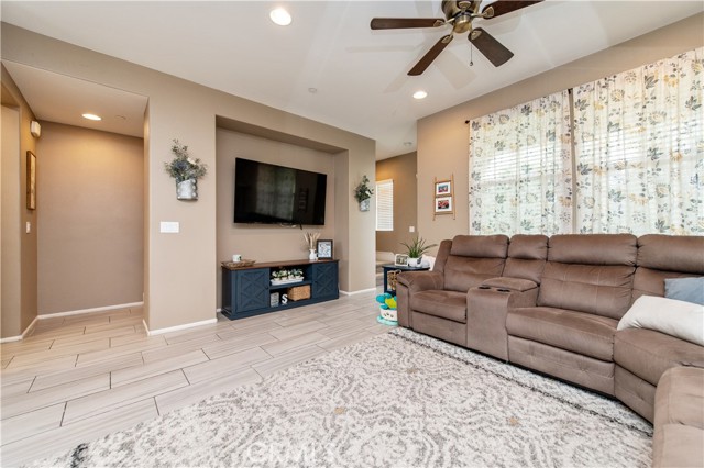 Detail Gallery Image 13 of 29 For 12440 Constellation St, Corona,  CA 91752 - 2 Beds | 2/1 Baths