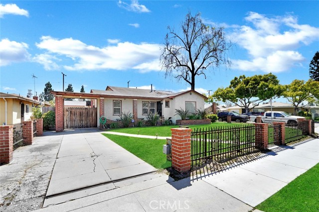 11838 209th Street, Lakewood, California 90715, 2 Bedrooms Bedrooms, ,1 BathroomBathrooms,Single Family Residence,For Sale,209th,PW24072309