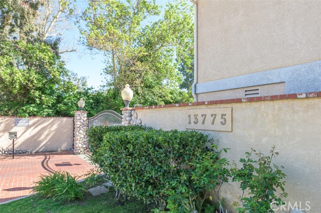 13775 Glenoaks Boulevard, 2 photo 2
