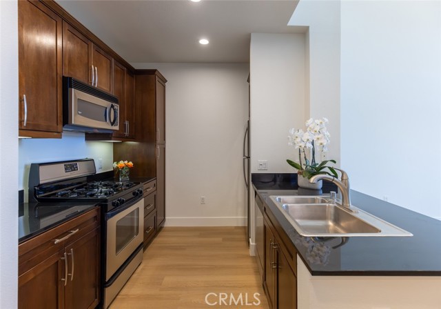 Detail Gallery Image 2 of 37 For 2400 Scholarship, Irvine,  CA 92612 - 1 Beds | 1 Baths