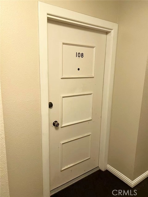 Detail Gallery Image 3 of 13 For 380 S. Euclid Ave #108, Pasadena,  CA 91101 - 2 Beds | 2 Baths