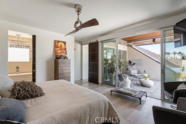 29 W Neapolitan Lane, Long Beach CA: https://media.crmls.org/medias/61343477-ad1d-4f4a-bedb-829bde87122f.jpg