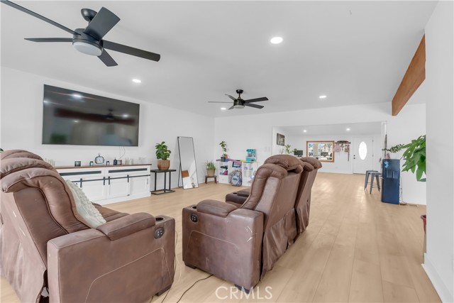 Detail Gallery Image 18 of 51 For 9888 Trinity, Oak Hills,  CA 92344 - 6 Beds | 2 Baths