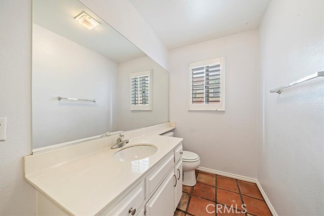 Detail Gallery Image 9 of 33 For 1101 Portofino Ct #103,  Corona,  CA 92881 - 3 Beds | 2/1 Baths
