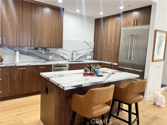 Detail Gallery Image 9 of 14 For 1200 N Sweetzer Ave #2,  West Hollywood,  CA 90069 - 3 Beds | 2/1 Baths