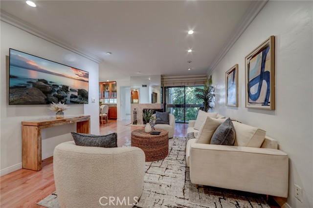 Detail Gallery Image 3 of 34 For 15335 Magnolia #216,  Sherman Oaks,  CA 91403 - 3 Beds | 2 Baths