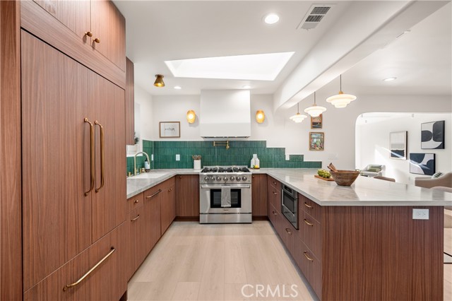 Detail Gallery Image 8 of 31 For 5625 Saint Clair Ave, Valley Village,  CA 91607 - 3 Beds | 2 Baths