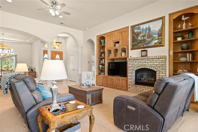Detail Gallery Image 9 of 54 For 13946 Santa Fe Ct, Bakersfield,  CA 93314 - 4 Beds | 3 Baths
