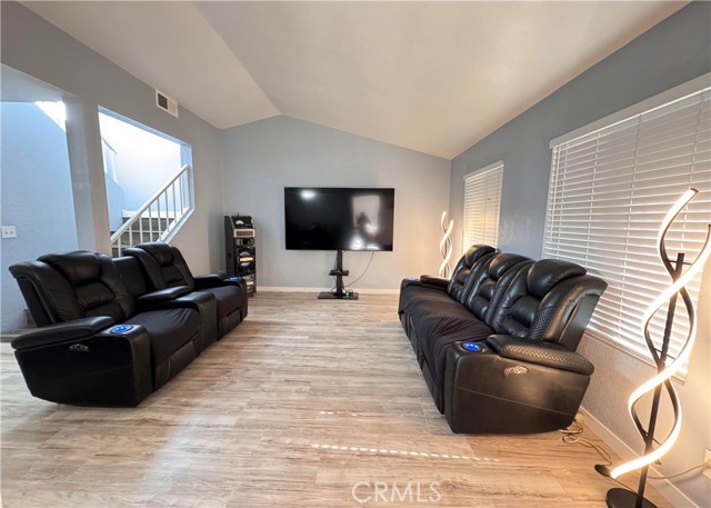 Detail Gallery Image 3 of 26 For 1725 W 3rd St #1,  Santa Ana,  CA 92703 - 3 Beds | 1/1 Baths