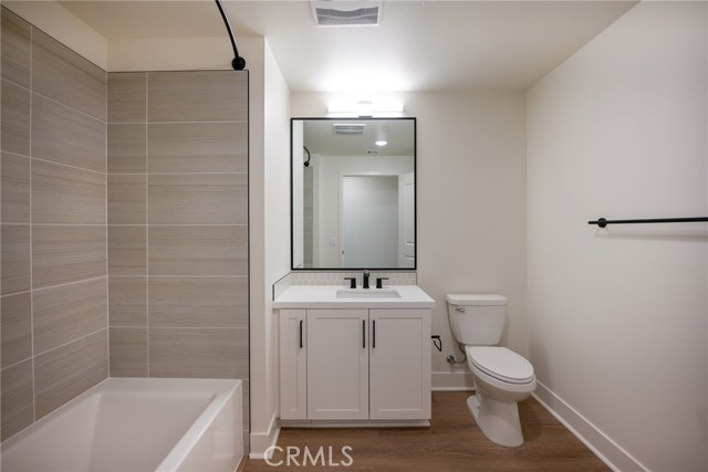 Detail Gallery Image 7 of 25 For 414 Main St. #210,  Huntington Beach,  CA 92648 - 2 Beds | 2/1 Baths