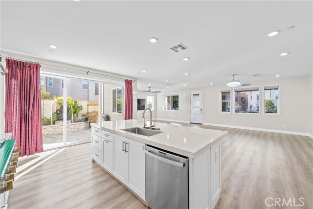 Detail Gallery Image 16 of 56 For 124 Zawn, Irvine,  CA 92618 - 4 Beds | 4/1 Baths