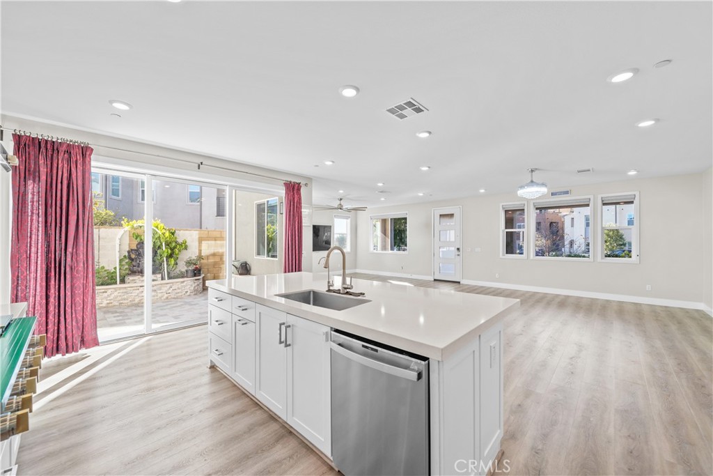 MLS #OC25272647 image #15