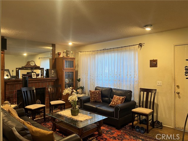 7857 Embry Pt, San Diego CA: https://media.crmls.org/medias/613b7d23-1eeb-4fa9-80b7-4656594b656d.jpg