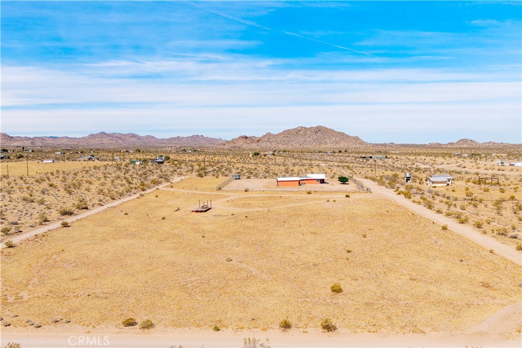 https://media.crmls.org/medias/613d16cc-257c-4135-a6e5-43e7372d7d81.jpg?preset=X-Large