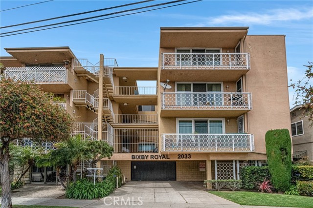 2033 E. 3rd St., Long Beach CA: https://media.crmls.org/medias/613d2af0-27b1-4185-99f3-460f40f7dfce.jpg
