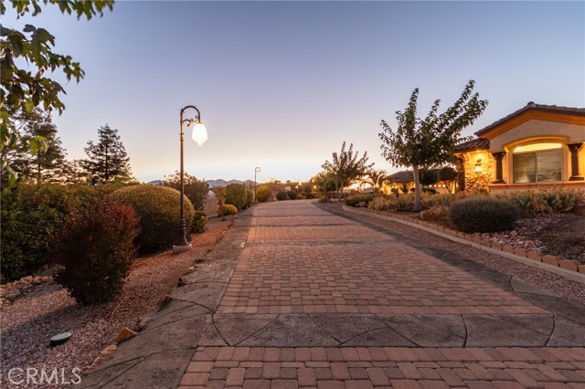 Detail Gallery Image 10 of 75 For 12260 Desert Rose Way, Oak Hills,  CA 92344 - 4 Beds | 4/1 Baths