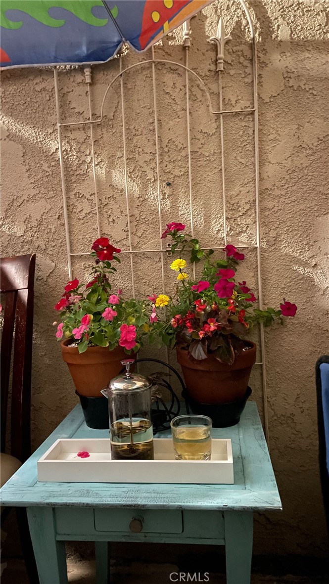 https://media.crmls.org/medias/613d63d8-c61d-4238-814e-f055b2619aec.jpg?preset=X-Large