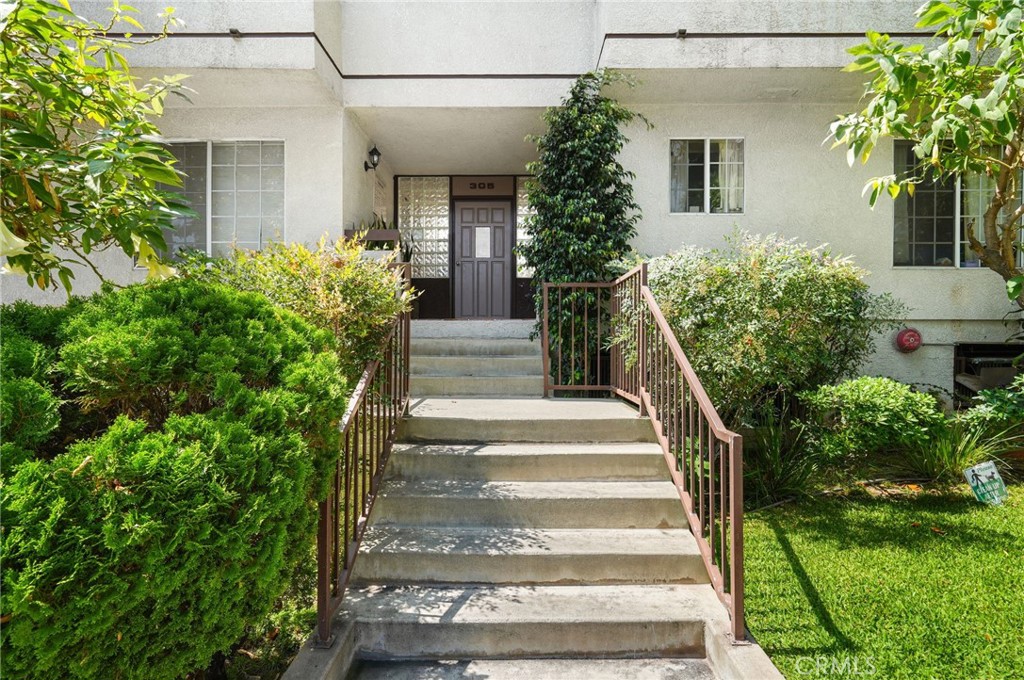 305 E Valencia Avenue #E