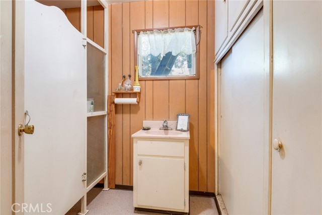 Image 37 of 66 For 39065 Oak Glen Road