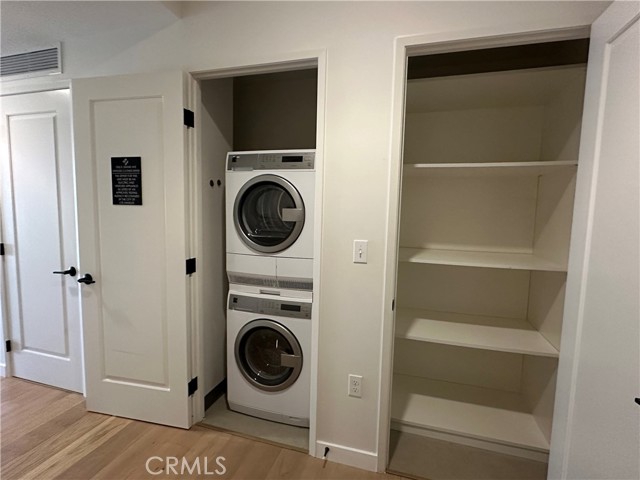 1050 S Grand Avenue, Los Angeles CA: https://media.crmls.org/medias/613ff57a-9a89-4985-88c5-692c4dc8dad4.jpg