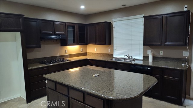 11318 Chinaberry Street, Corona CA: https://media.crmls.org/medias/613ffe75-85dc-4f9c-a383-a59254220ca8.jpg