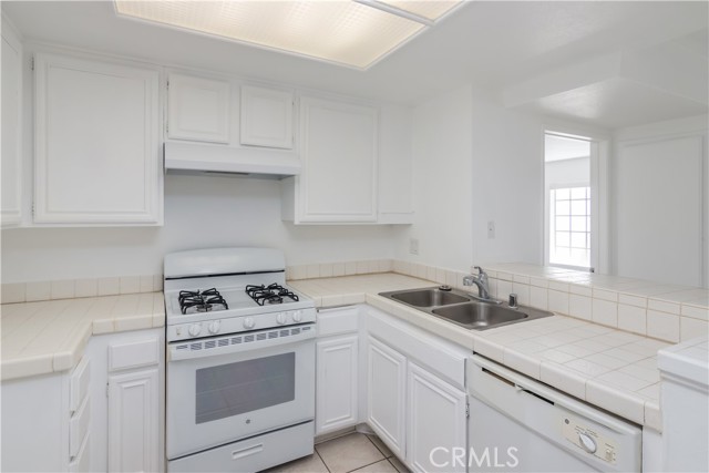 Detail Gallery Image 9 of 21 For 20235 Keswick St #102,  Winnetka,  CA 91306 - 2 Beds | 2 Baths