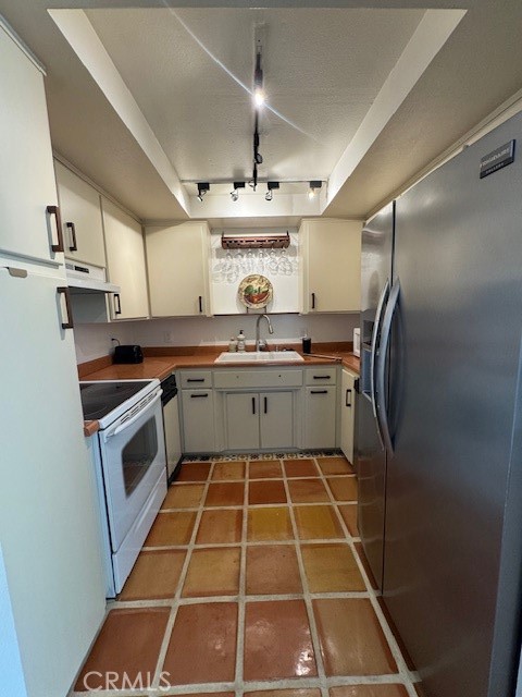 Detail Gallery Image 11 of 34 For 22696 San Joaquin, Canyon Lake,  CA 92587 - 2 Beds | 2 Baths