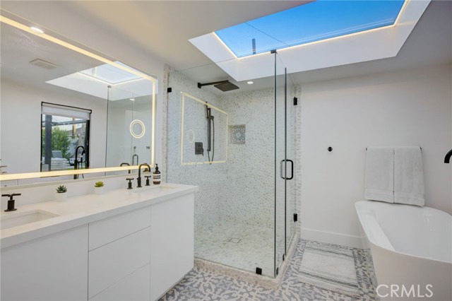 Detail Gallery Image 44 of 66 For 8161 Encino Ave, Northridge,  CA 91325 - 4 Beds | 3 Baths
