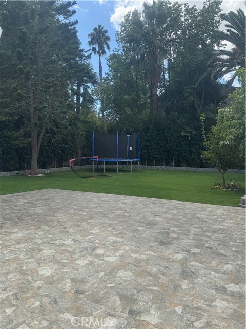 Detail Gallery Image 25 of 31 For 7127 White Oak, Reseda,  CA 91335 - 4 Beds | 3 Baths