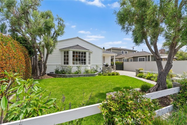 340 Broadway, Costa Mesa CA: https://media.crmls.org/medias/61423645-3c36-4856-9961-86bd96de4979.jpg