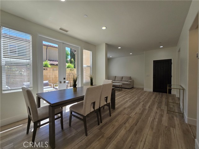 Detail Gallery Image 3 of 40 For 94 Chantilly, Irvine,  CA 92620 - 4 Beds | 2/1 Baths