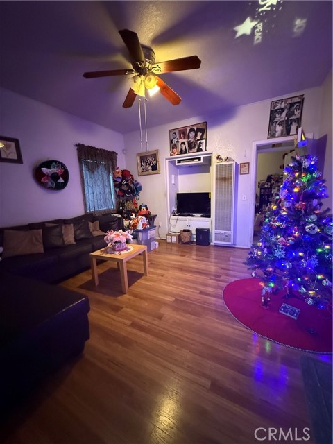 Detail Gallery Image 4 of 21 For 407 N Philadelphia St, Anaheim,  CA 92805 - 2 Beds | 1 Baths