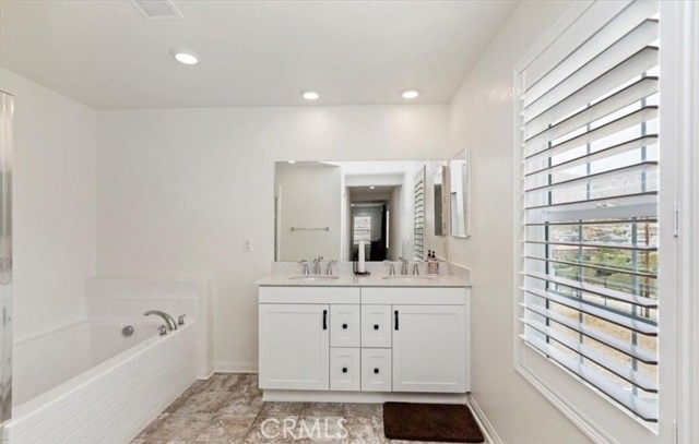 Detail Gallery Image 14 of 23 For 21288 Telegraph Rd, Riverside,  CA 92507 - 5 Beds | 3 Baths