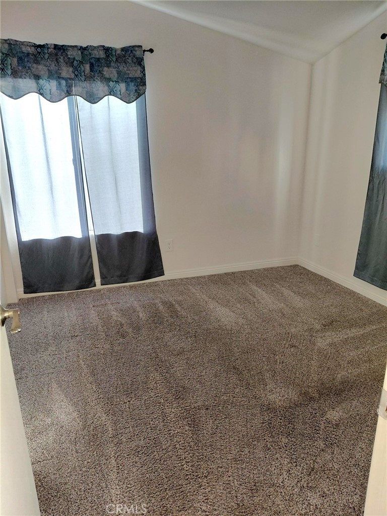 https://media.crmls.org/medias/61465f32-9592-43b9-ab2e-dcd7cae394b8.jpg?preset=X-Large