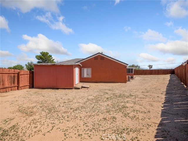 9919 Payne Court, Adelanto CA: https://media.crmls.org/medias/614687ba-1b43-491c-98c5-383c8b49df48.jpg