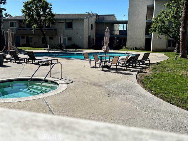 Detail Gallery Image 3 of 3 For 21800 Schoenborn St #125,  Canoga Park,  CA 91304 - 2 Beds | 1 Baths