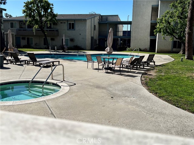 Detail Gallery Image 3 of 3 For 21800 Schoenborn St #125,  Canoga Park,  CA 91304 - 2 Beds | 1 Baths