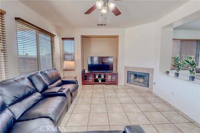 26219 Charismatic Court, Moreno Valley CA: https://media.crmls.org/medias/61469d55-caa6-43ce-b3ae-ca39042e2962.jpg