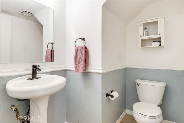 Detail Gallery Image 14 of 34 For 12840 Mayflower Ct, Riverside,  CA 92503 - 3 Beds | 2/1 Baths